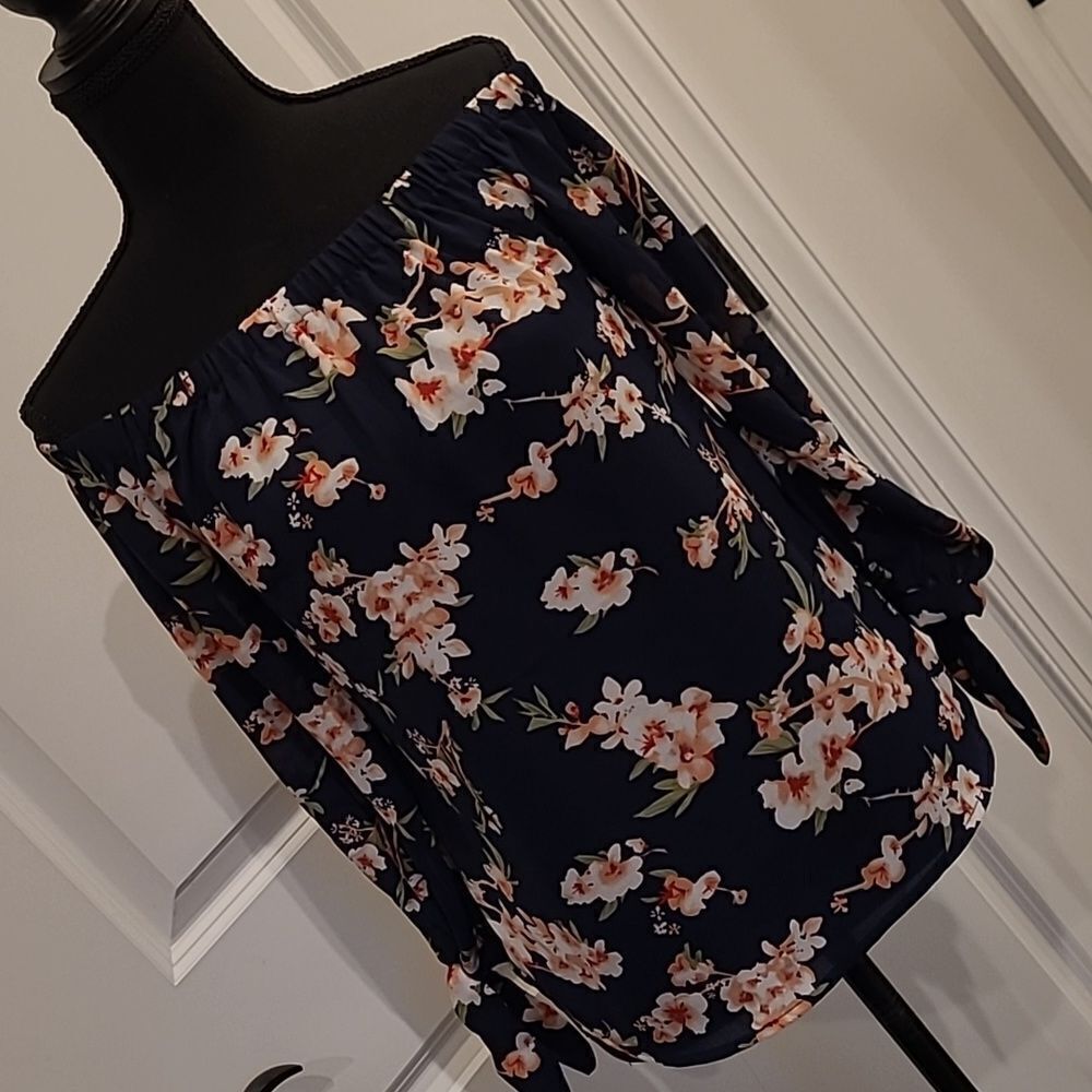 ELIANE ROSE sz XS  floral top